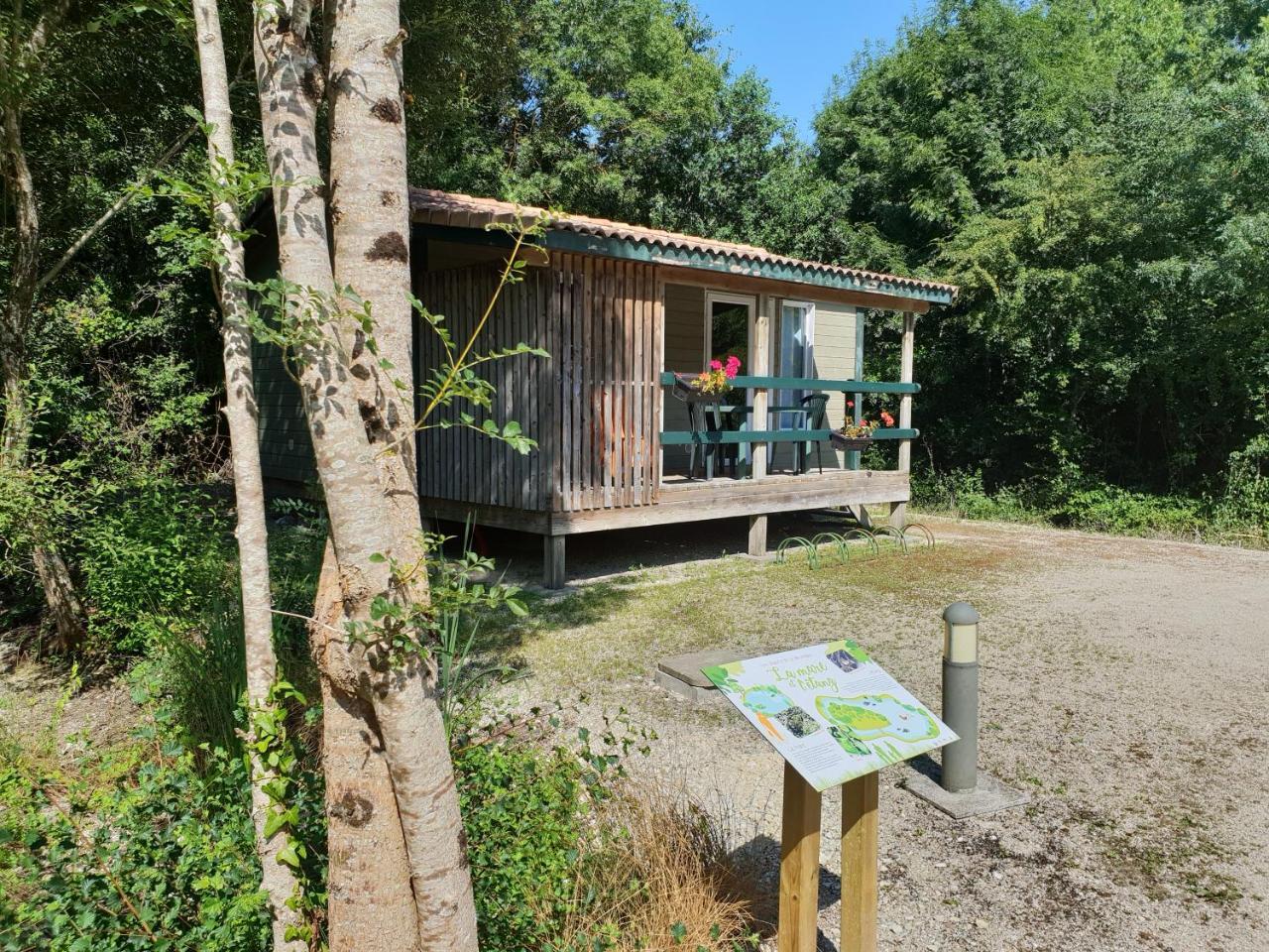 Chalet De La Heronniere Chef-Boutonne Exterior photo